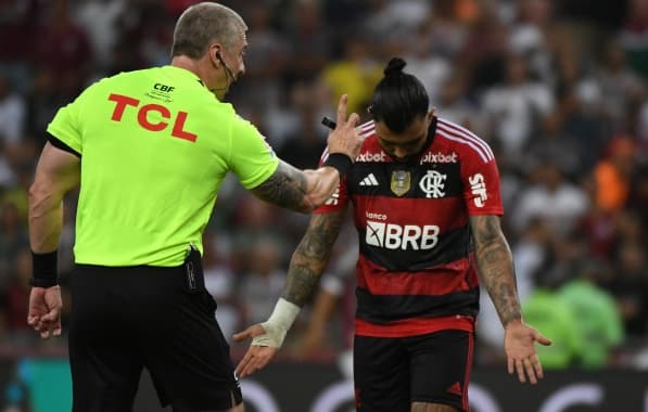Ator ou jogador? Gabigol volta a fingir ser atingido no rosto em jogo da Copa do Brasil
