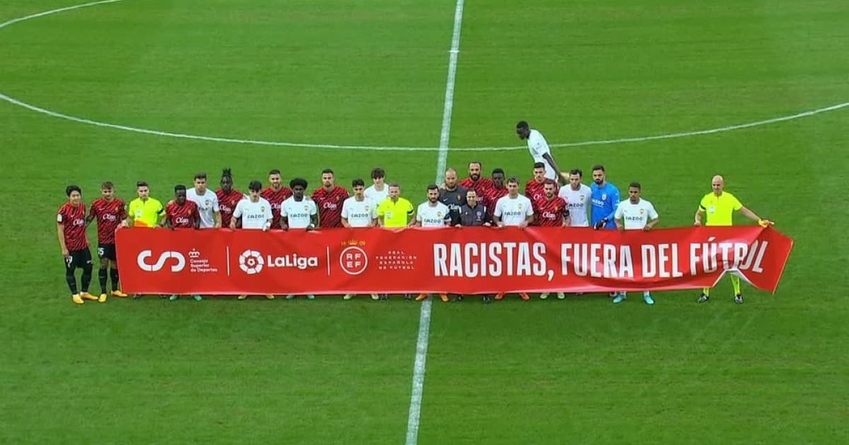 O zagueiro francês Mouctar Diakhaby se recusou a participar da campanha pré-jogo