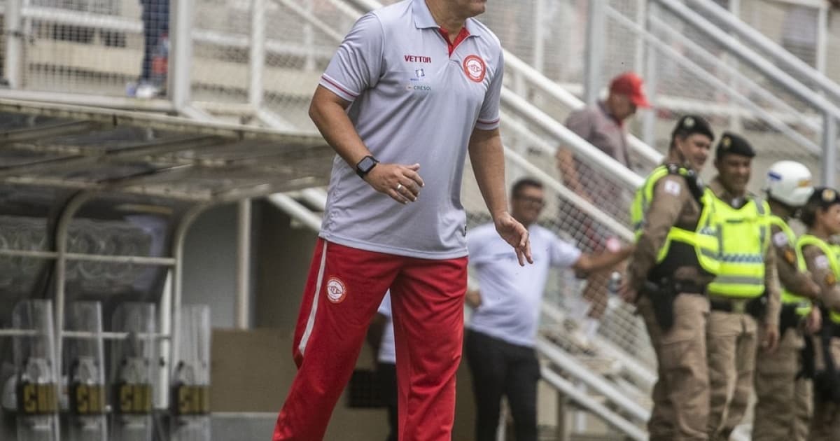 Treinador ficou no clube mineiro por 26 partidas, com sete vitórias, nove empates e 10 derrotas