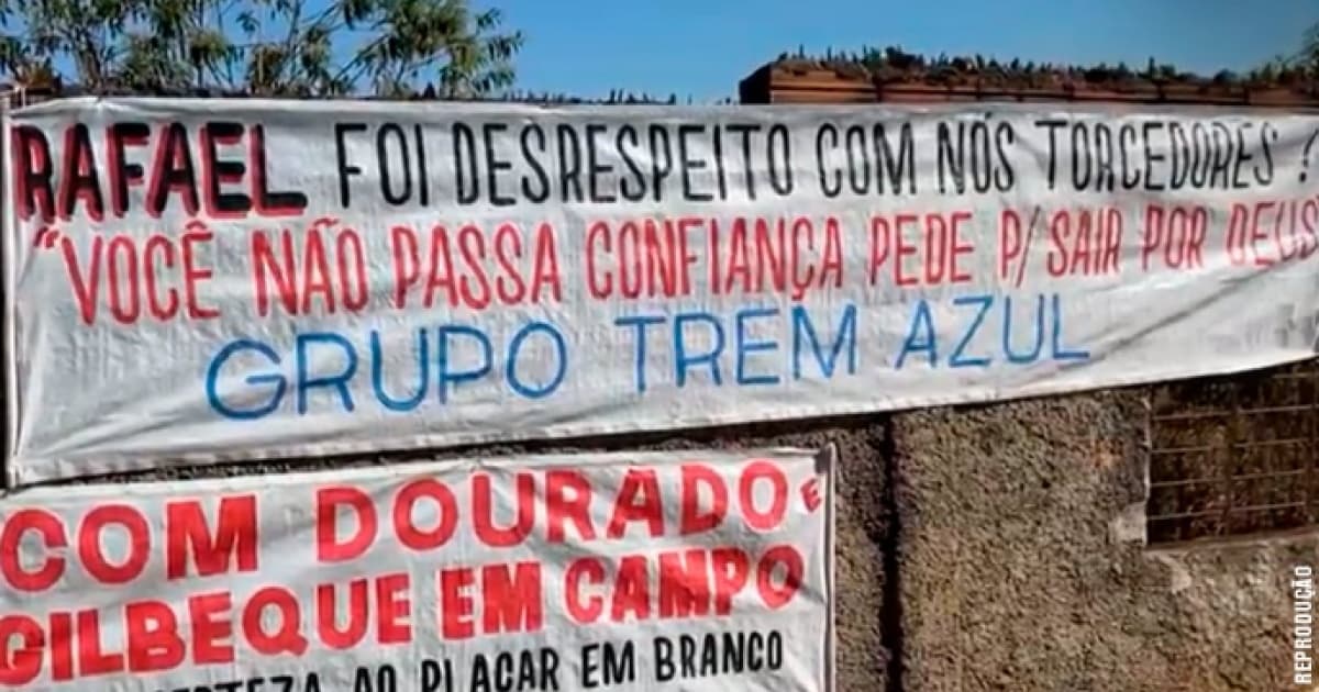 Grupo de torcedores protestou nesta sexta-feira na Toca da Raposa