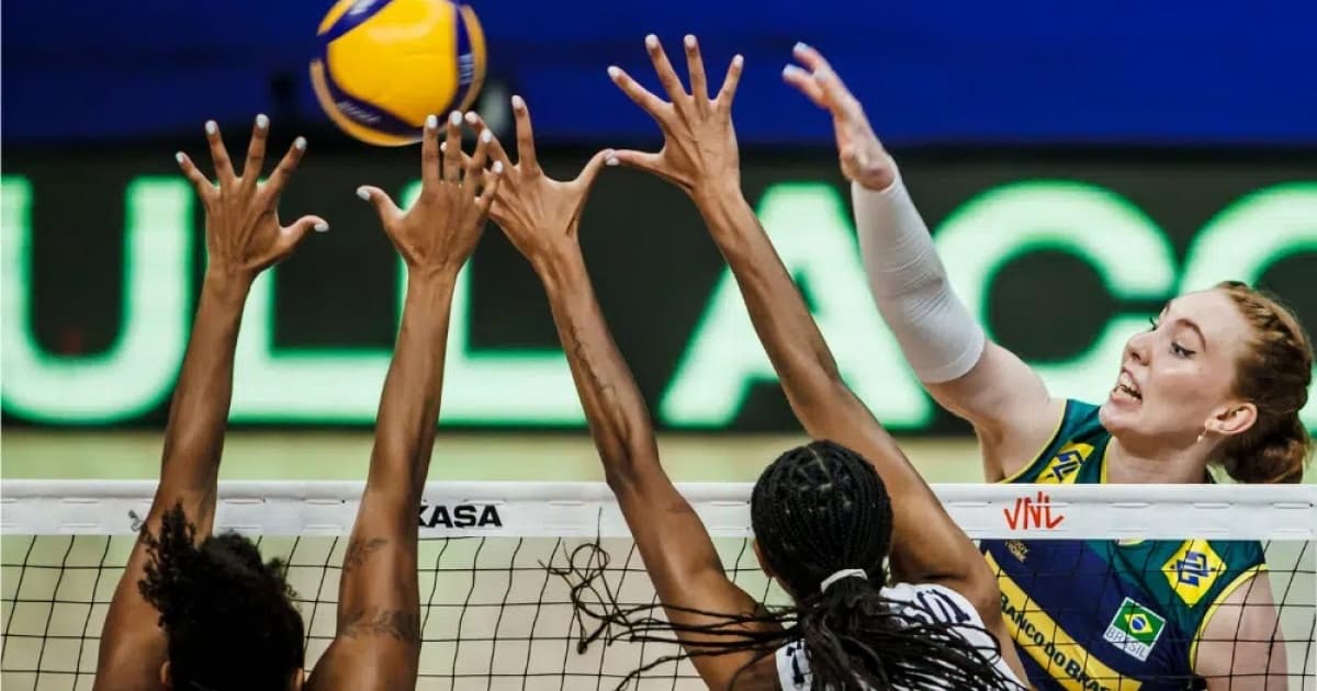 Seleção brasileira foi derrotada por 3 sets a 0 (25/22, 25/19 e 25/22) para os Estados Unidos 