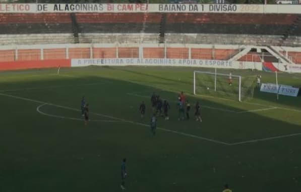 Janelson, do Unirb, agride árbitro em partida contra o Grapiúna pela Série B do Baiano; confira o vídeo