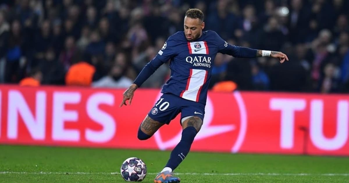 Neymar arma o chute durante jogo do PSG