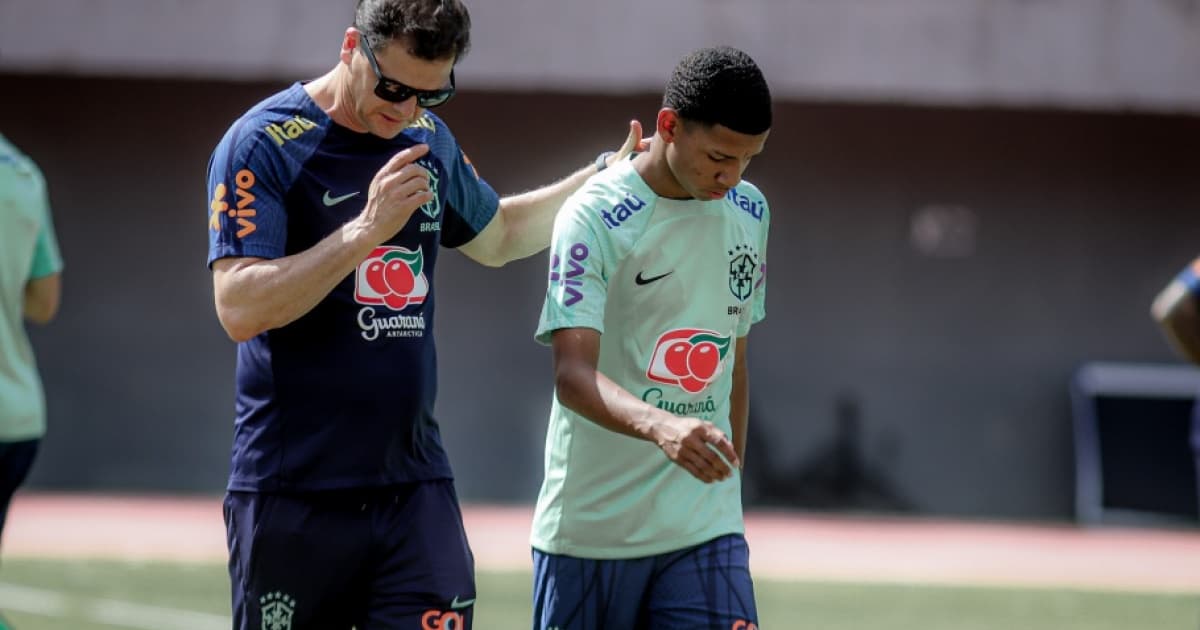 Peter Carvalho deixa o treino do Brasil sub-15 machucado