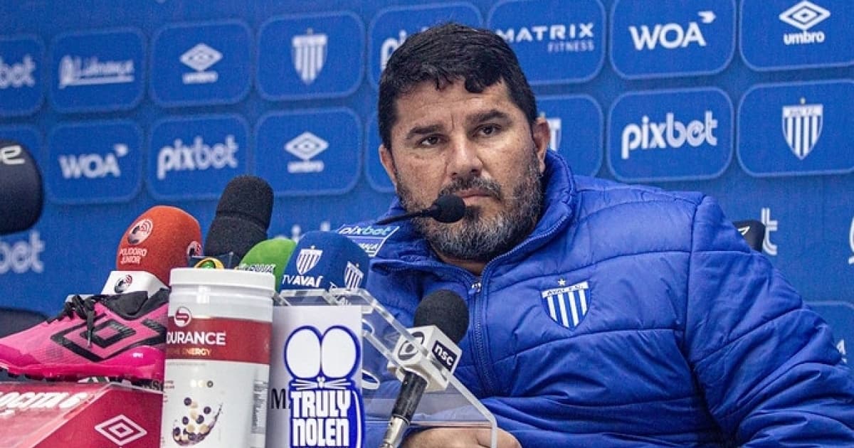 Eduardo Barroca concede entrevista como técnico do Avaí em 2022
