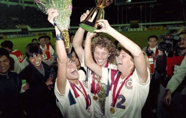 Maior campeão, Estados Unidos foi a primeira seleção a levantar a taça da Copa do Mundo Feminina