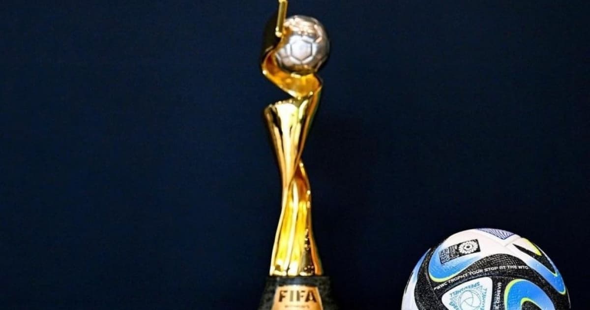 Troféu e bola da Copa do Mundo Feminina 2023