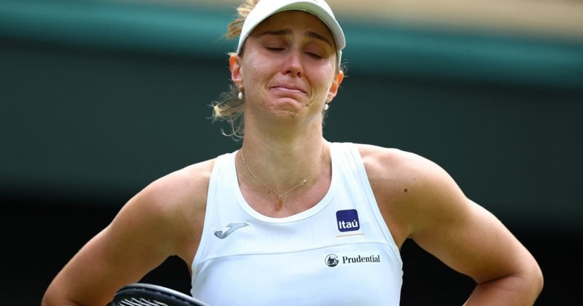 Bia sofreu com dores na lombar e foi obrigada a abandonar o jogo contra a cazaque Elena Rybakina