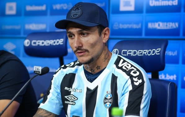 Vina se despede do Grêmio após classificação na Copa do Brasil: "Honra muito grande"