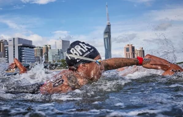 Ana Marcela perde vaga olímpica na batida de mão e fica em 5º lugar no Mundial da maratona aquática