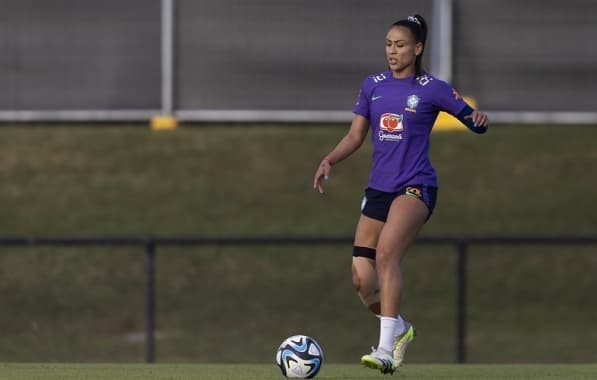 Fora do jogo de estreia, Kathellen volta a treinar normalmente com a seleção feminina