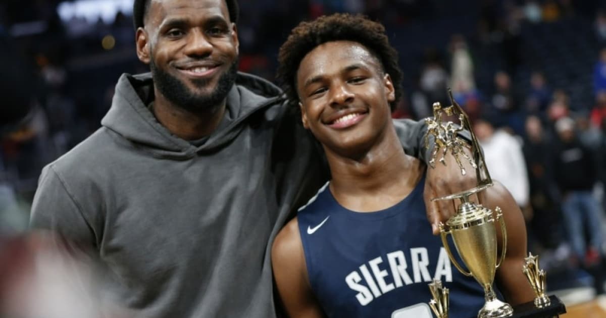 Bronny James, filho de LeBron, recebeu alta do Cerdas-Sina Medical Center, nesta quinta-feira (27)