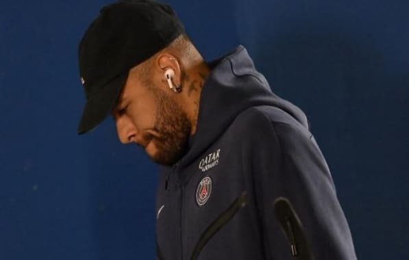 Neymar informa PSG que quer deixar o clube até o fim do mês, diz jornal francês 