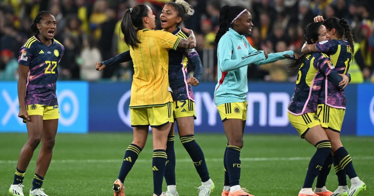 Jogadoras da Colômbia comemoram classificação às quartas da Copa Feminina