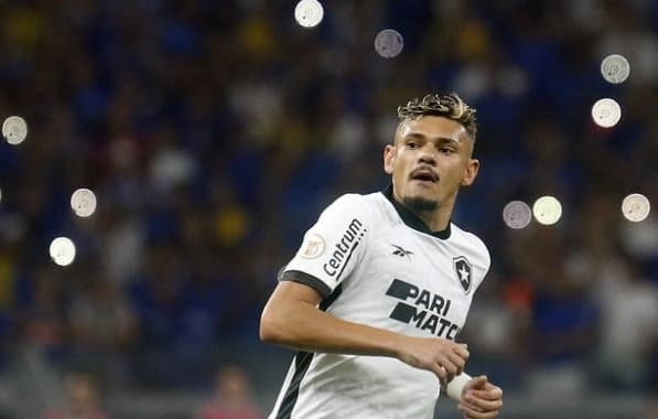 Botafogo divulga prazo de recuperação de Tiquinho; atacante será desfalque contra o Bahia