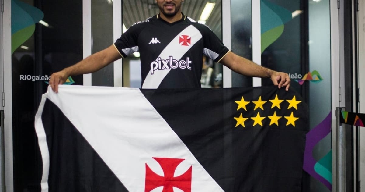 Payet é recebido com festa da torcida do Vasco ao desembarcar no Rio de Janeiro