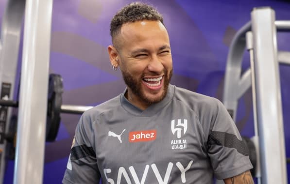 Neymar tem duas lesões na coxa e só deve estrear pelo Al Hilal em um mês, diz jornal