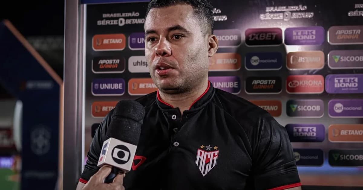 Técnico do Atlético-GO lamenta empate com o Vitória em casa, mas foca na luta pelo acessso: "Vivíssimos"