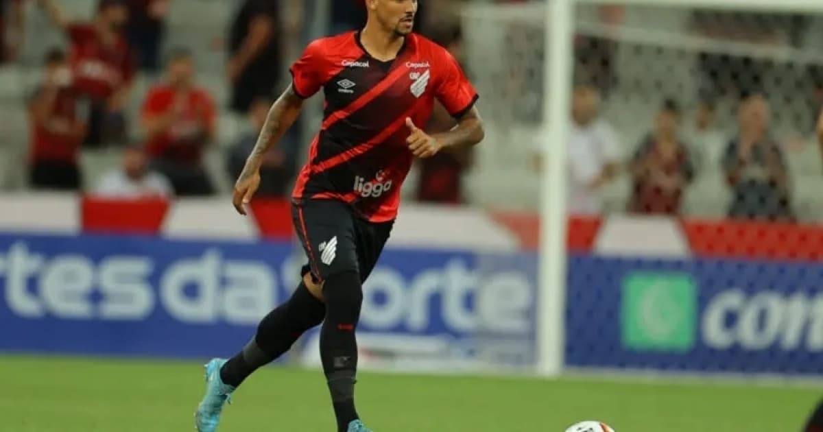 Ex-Vitória, zagueiro é afastado pela Athletico-PR do restante da temporada após acerto com o Cruzeiro