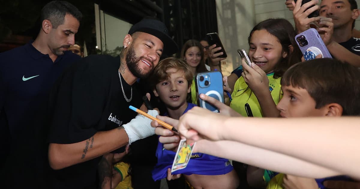 Neymar se apresenta à Seleção Brasileira em Belém para jogos contra Bolívia e Peru pelas eliminatórias