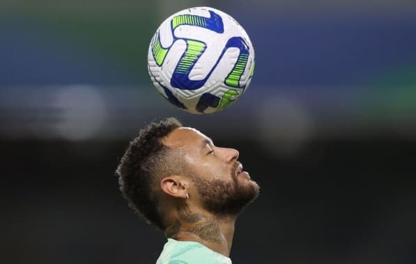 Neymar dá susto em treino da Seleção, mas não preocupa para jogo contra Bolívia