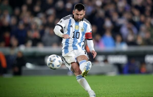 Decisivo na vitória da Argentina, Messi iguala Suárez como maior artilheiro das eliminatórias