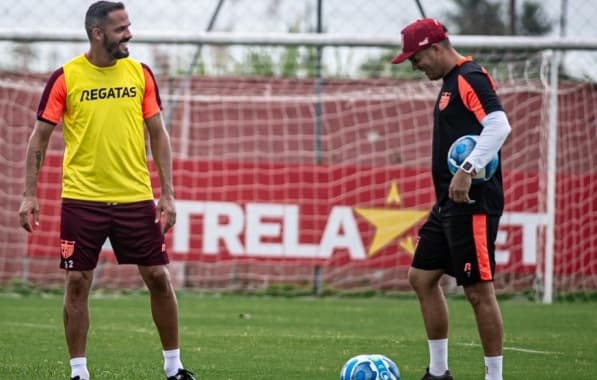 Anselmo Ramon volta a treinar e deve reforçar o CRB diante do Vitória