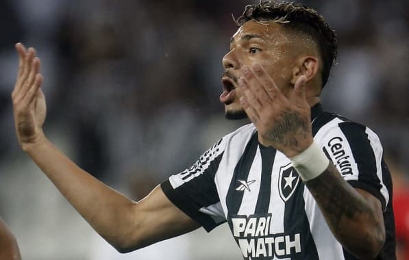 Tiquinho Soares valoriza empate do Botafogo na briga pelo título do Brasileiro: "Vai ajudar lá na frente"