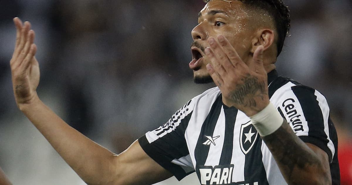 Tiquinho Soares valoriza empate do Botafogo na briga pelo título do Brasileiro: "Vai ajudar lá na frente"