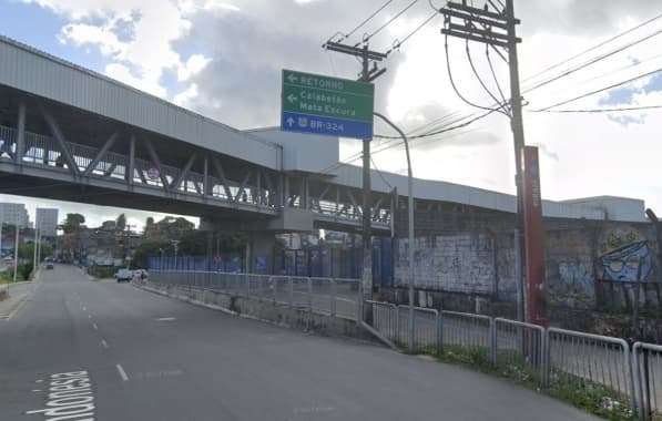 Briga com bomba e ameaça envolvendo torcedores do Bahia gera tumulto em estação de metrô em Salvador