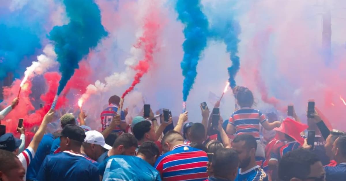 Torcida do Fortaleza fez a festa no embarque do clube para a final da Copa Sul-Americana