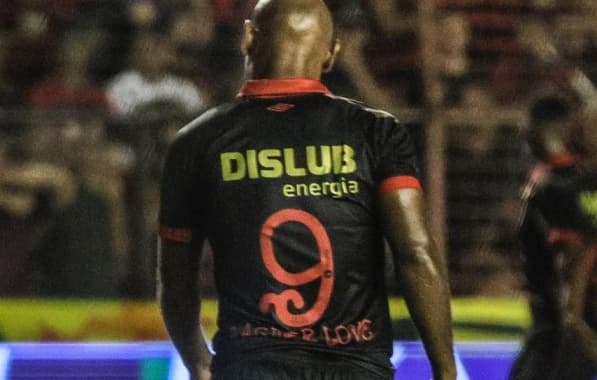 Após ser hostilizado, Vagner Love pede apoio da torcida: "O Sport não é só um jogador"