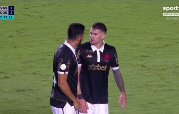 Clima tenso no Vasco: Zé Vitor e Veggeti discutem durante derrota para o Corinthians
