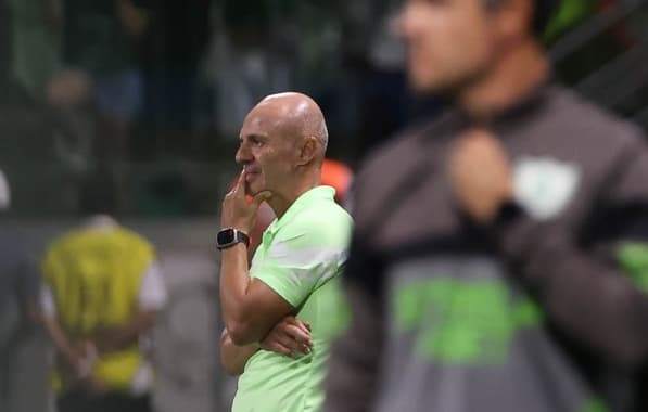 Auxiliar diz que o Palmeiras não vai secar os rivais da briga pelo título: "Esta equipe não olha para o lado"