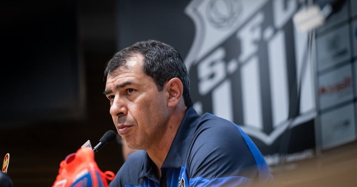 Clube japonês diz não ter recebido proposta oficial do Santos para transferência do técnico Carille