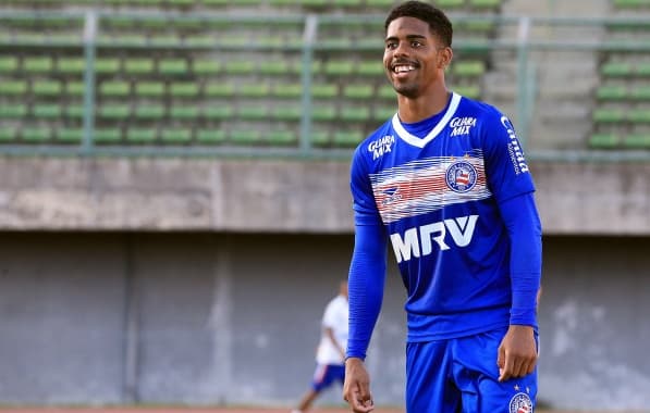 Santos anuncia contratação de lateral Hayner, ex-Bahia