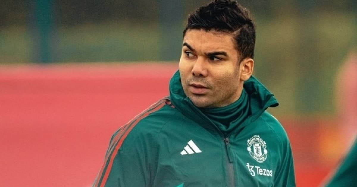 Após dois meses fora, Casemiro volta aos treinos do Manchester United 