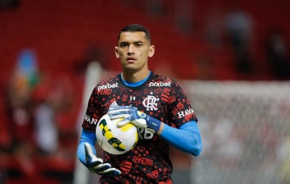 Goleiro Santos assina com o Fortaleza e Flamengo tenta mantê-lo até o final de janeiro; entenda