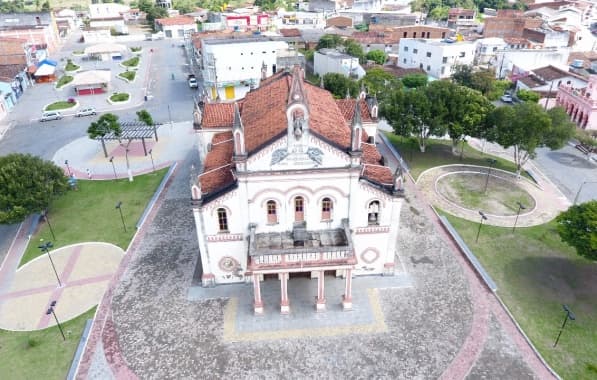 Jogador de futebol é assassinado a tiros em praça no Recôncavo da Bahia