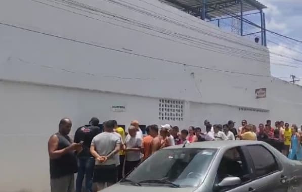 VÍDEO: Busca por ingressos para jogo entre Vitória e Jacobina gera fila e confusão