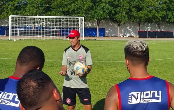 Conheça a história de Betinho, técnico do Barcelona de Ilhéus, time sensação do Baianão 2024