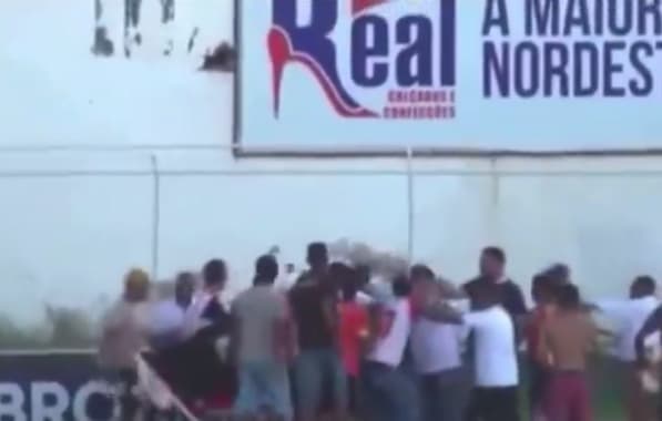 VÍDEO: Após derrota no Baianão, torcedores da Juazeirense agridem membros do Bahia no Adauto Moraes