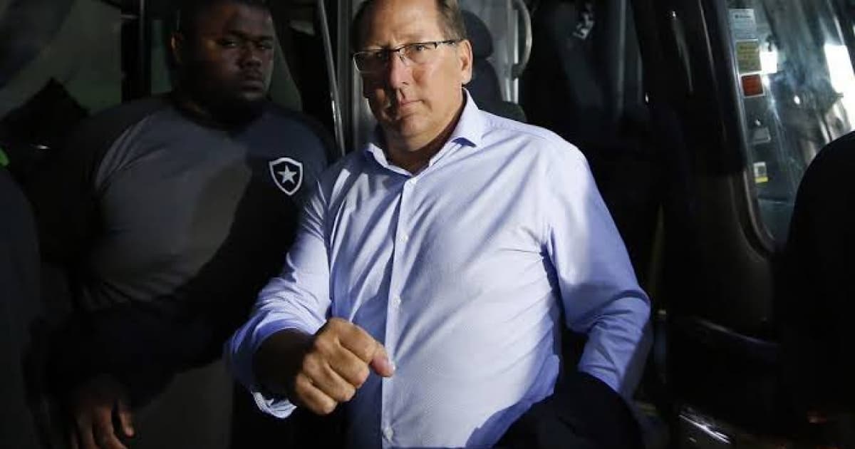 Dono da SAF do Botafogo, John Textor diz ter gravação de árbitros reclamando da falta de pagamento das propinas