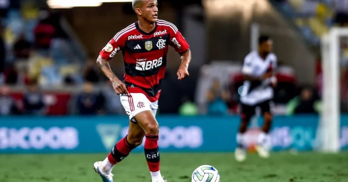 Jogador do Flamengo é acusado de agressão e ameaça a homem em quiosque na praia