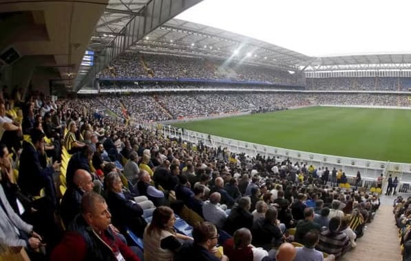 Sócios do Fenerbahçe autorizam boicote na Copa da Turquia e debatem para deixar a liga turca