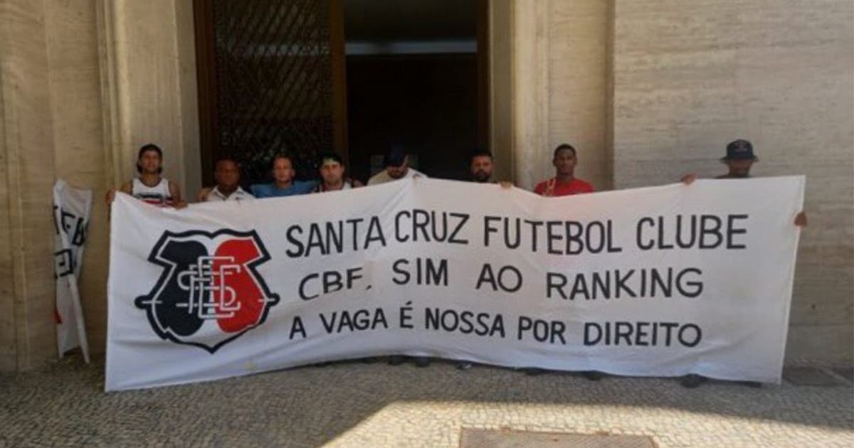 Torcedores do Santa Cruz protestam contra o STJD e pedem entrada do clube na Série D de 2024