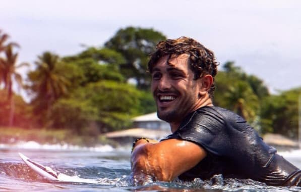 Atleta olímpico de Surf, Chumbinho aparece se recuperando nas águas após acidente no Havaí