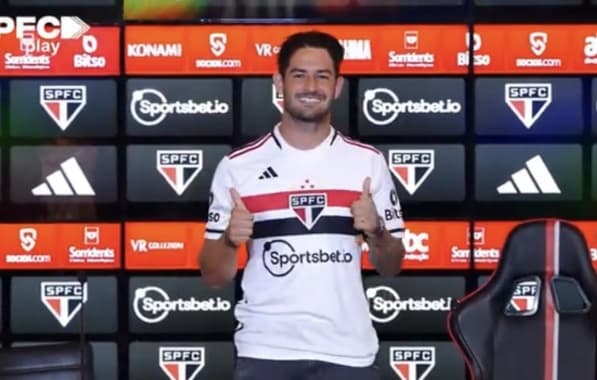 Santos estuda a contratação de Alexandre Pato