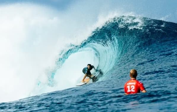 Surfe: Ítalo Ferreira supera John John e é campeão em Teahupoo