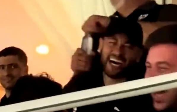 VÍDEO: Torcedores do Al-Hilal gritam "Messi" para provocar CR7 e Neymar ri